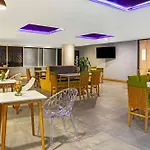 La Quinta by Wyndham Medellin