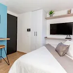 81 Living By Simple Stay