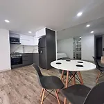Terraza Privada En Laureles Con Aire Acondicionado
