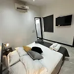 London Suites, By Poblado Suites