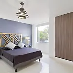 2 Bedroom Apartment - One Block From Lleras Park, P1