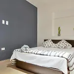6 Bedroom Apart, With Arcade Machine, One Block From Lleras Park