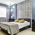 6 Bedroom Apart, With Arcade Machine, One Block From Lleras Park