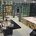 Hotel Paris Luxury Suites