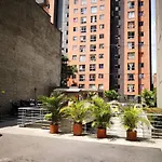 Apartamento Urbanización Capri, cerca a Universidad de Antioquia