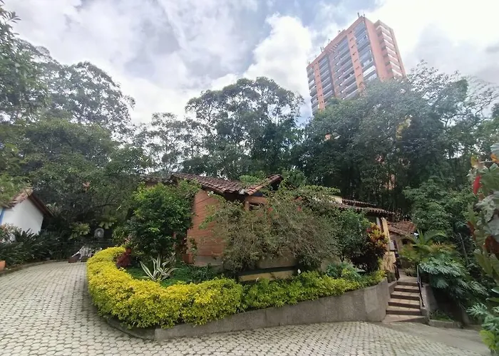 La Casa De La Abuela, Poblado