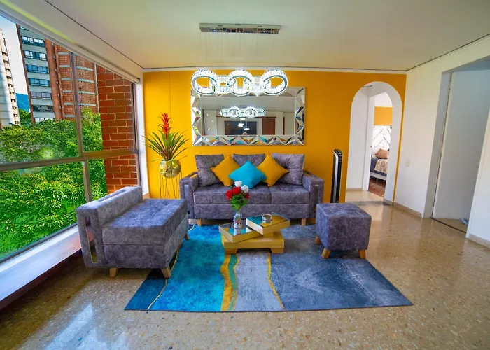 Top Floor Apt W/Balcony In El Poblado
