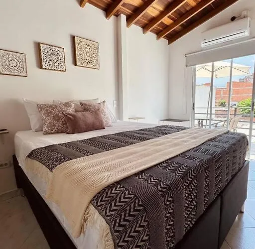 Laureles - Amplio - Terraza- Aire Acondicionado