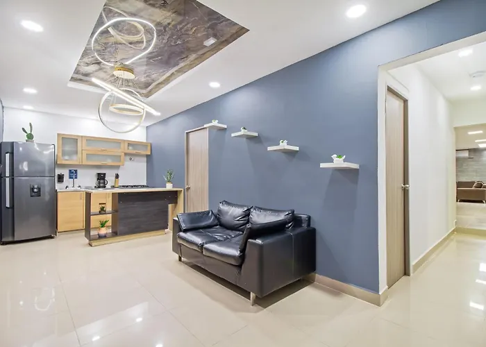 6 Bedroom Apart, With Arcade Machine, One Block From Lleras Park