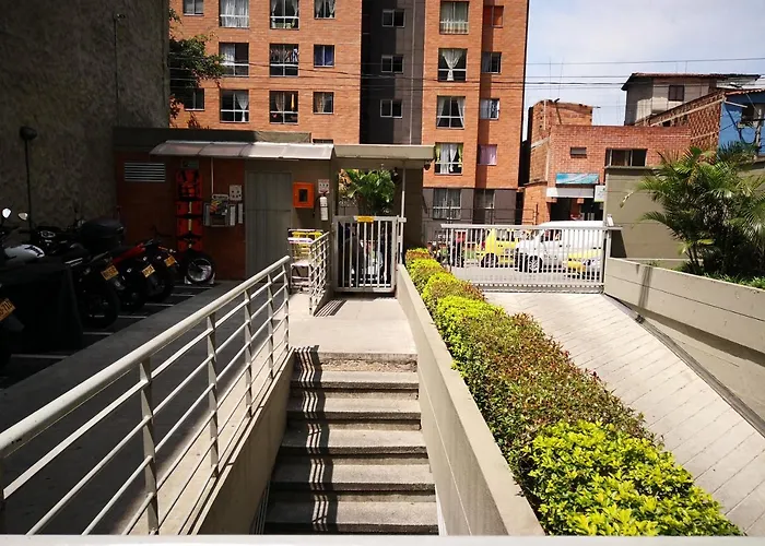 Apartamento Urbanización Capri, cerca a Universidad de Antioquia