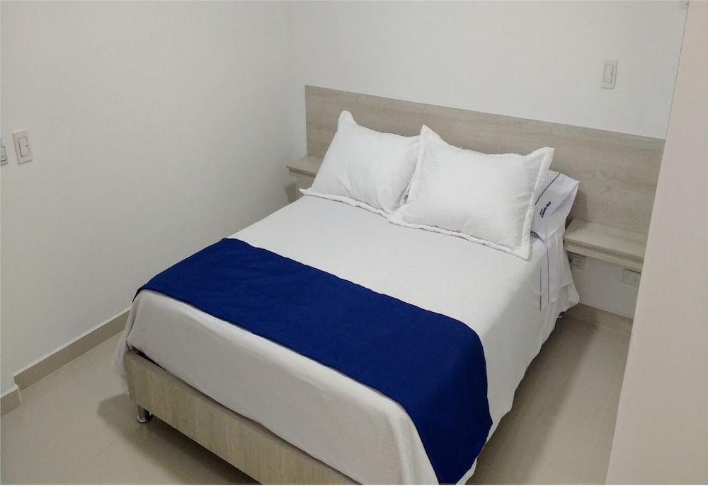 Laureles Plaza Hotel 4*