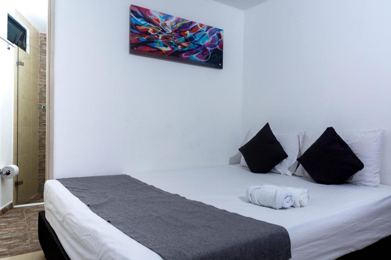 13 Trece Aparta Hotel