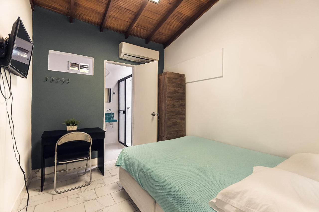 Living Hostal *