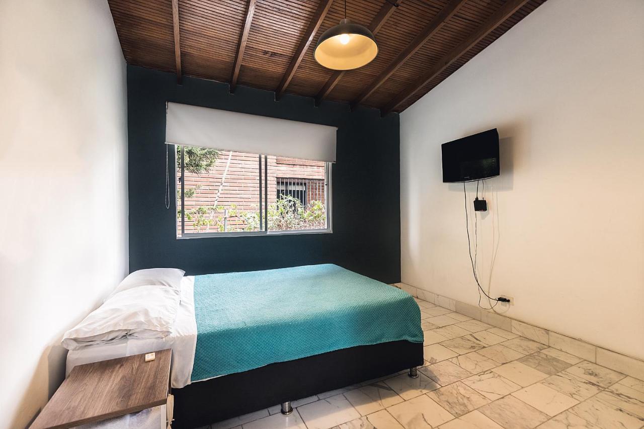 Living Hostal *