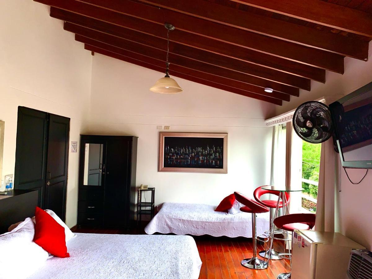 Lleras Premium #1 Hotel