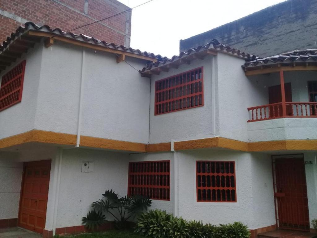 Hostal Palmas Del Estadio 2 *