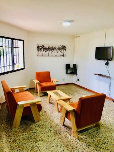 Palmas Del Estadio 2 Hostal