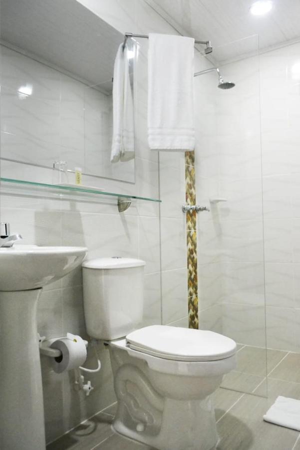Hostal Palmas Del Estadio 2