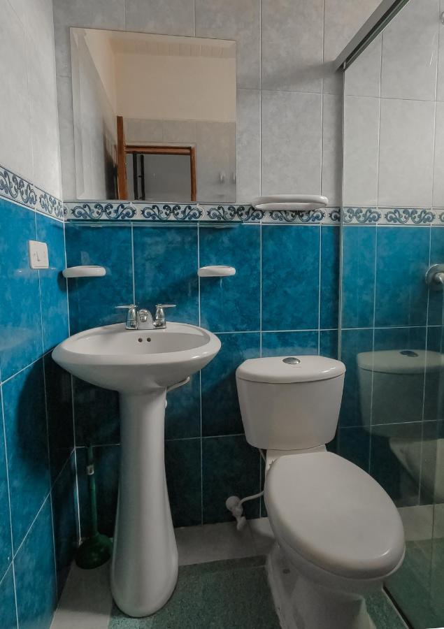 Oasis Hostal *