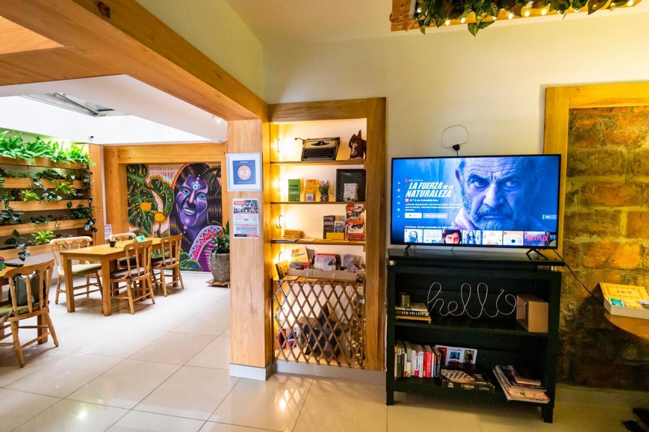 Adn Algo De Nosotros Hostal Medellín