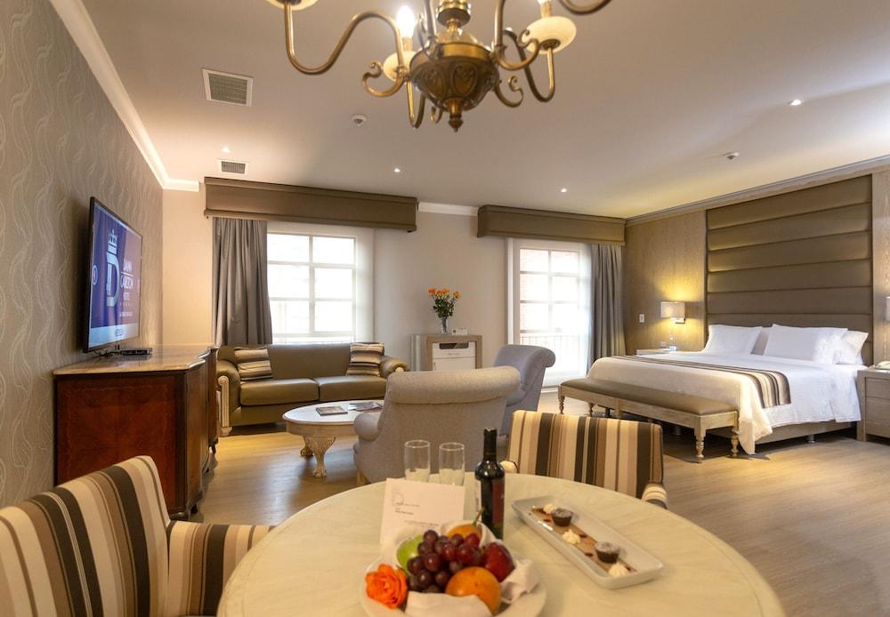 Dann Carlton Hotel