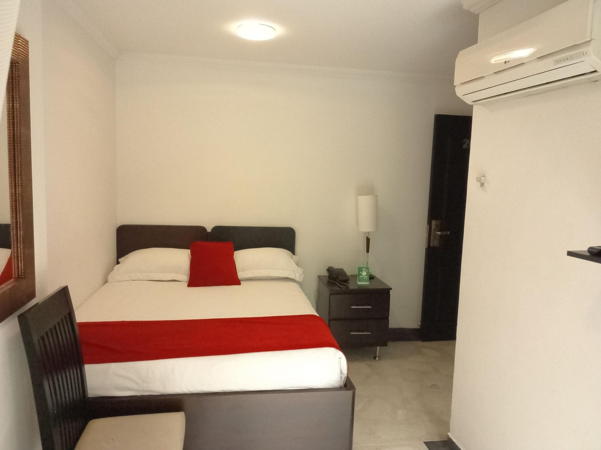 Hotel Calasanz Real