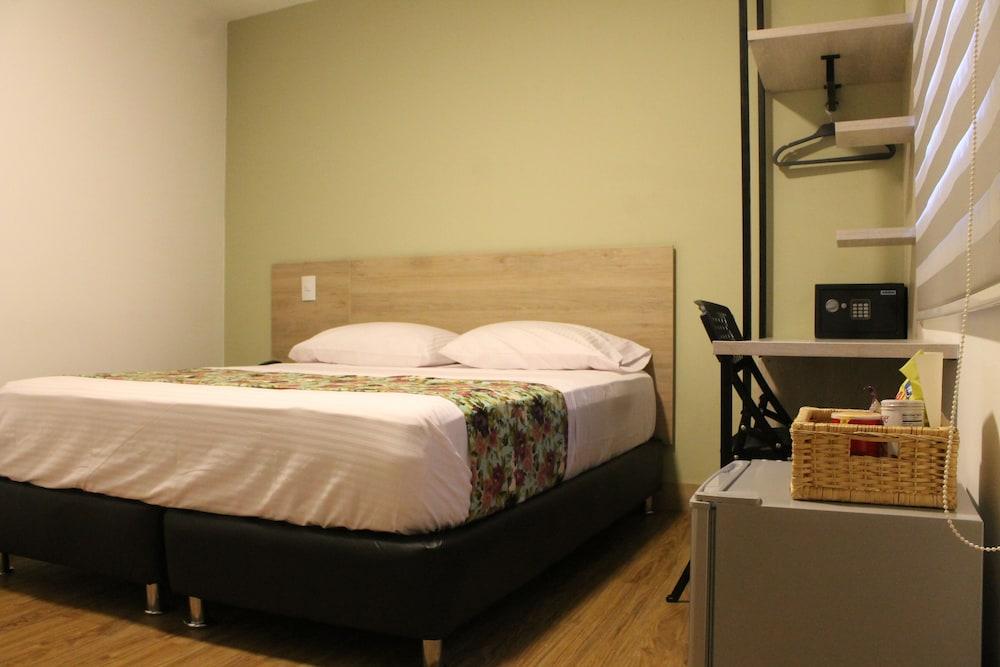 Poma Rosa 4* Medellín