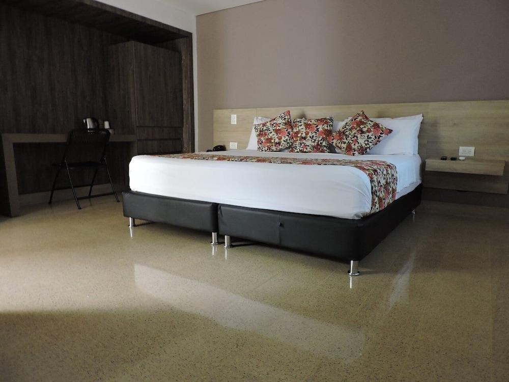 Poma Rosa 4* Medellín
