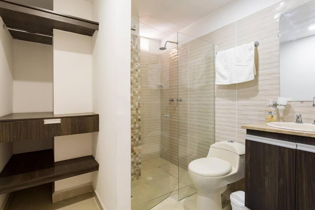 Large 3 Bedroom Near Poblado W Free Parking Medellín