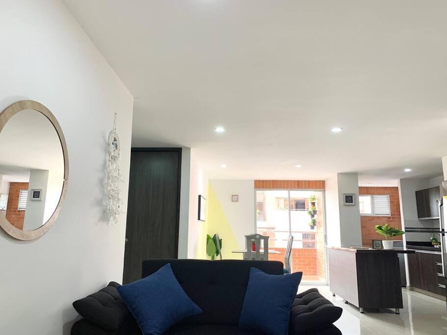 Apartamento Large 3 Bedroom Near Poblado W Free Parking