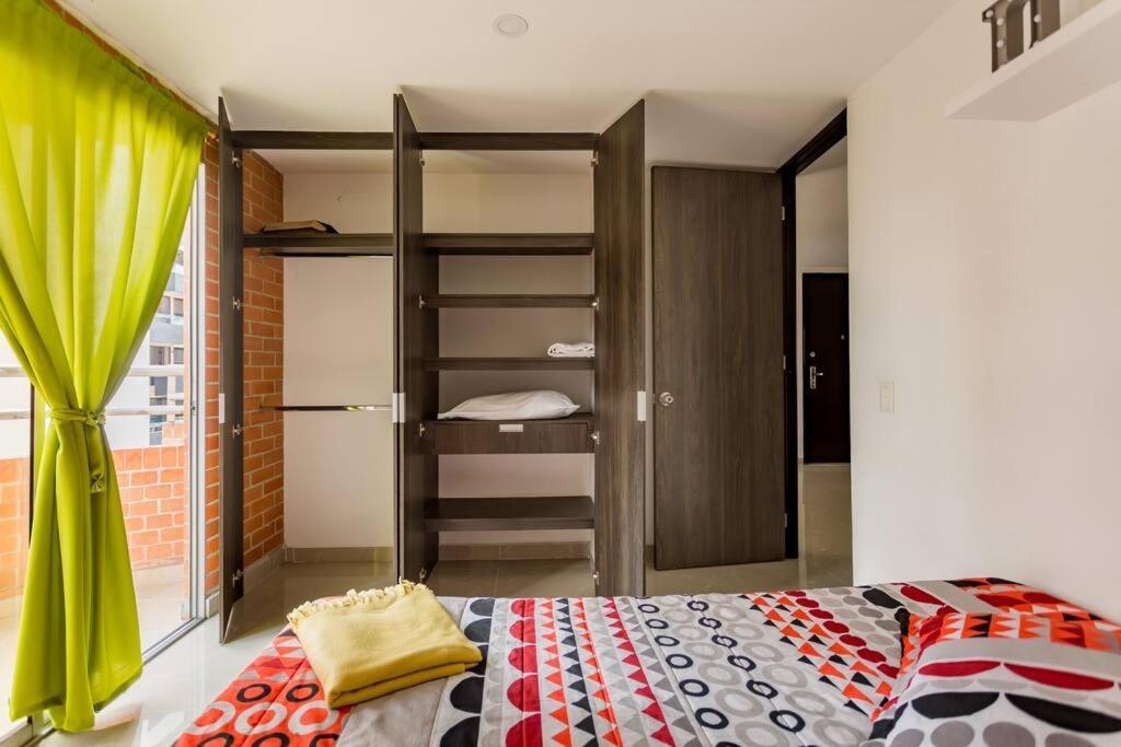 Apartamento Large 3 Bedroom Near Poblado W Free Parking *