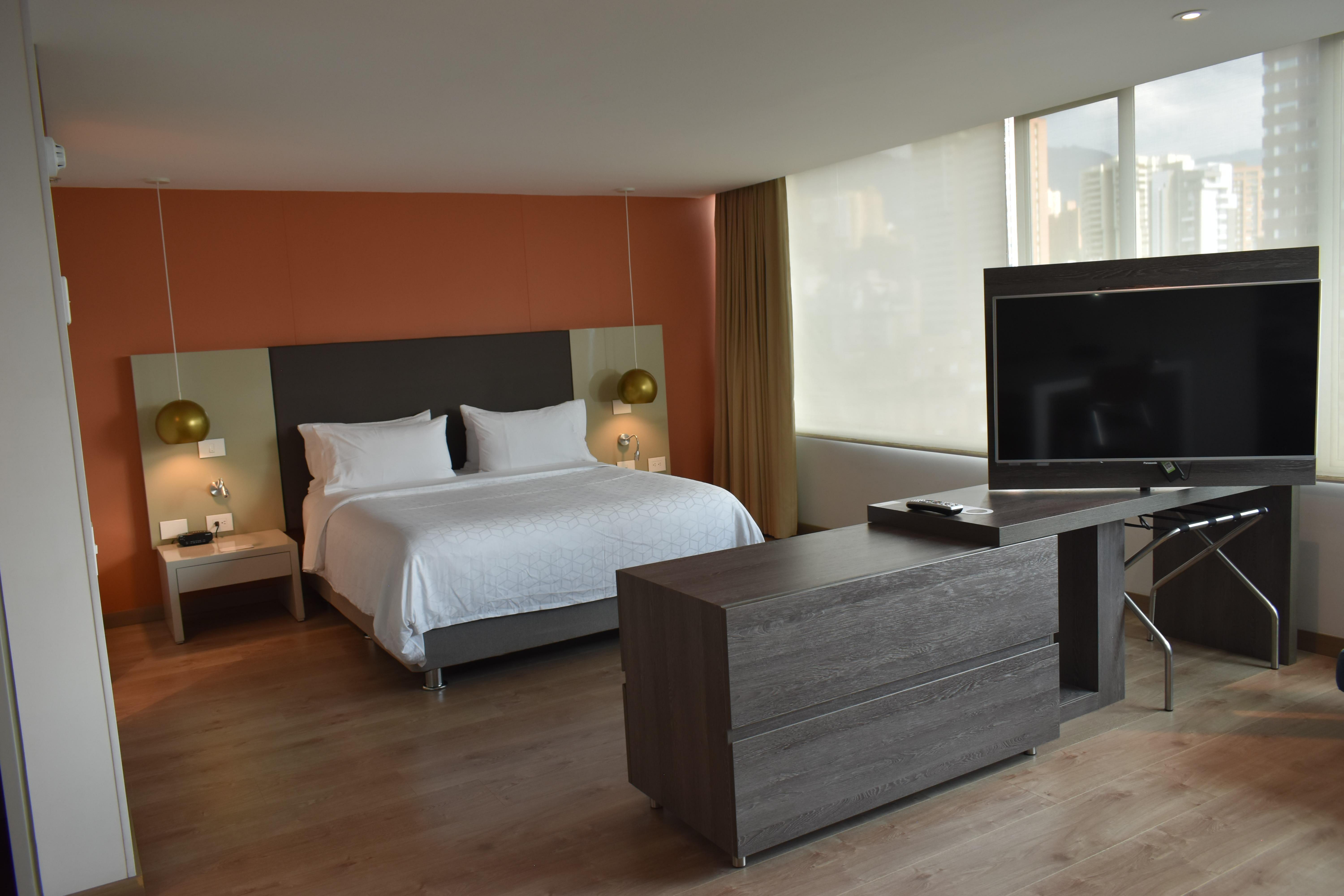 Express & By Ihg