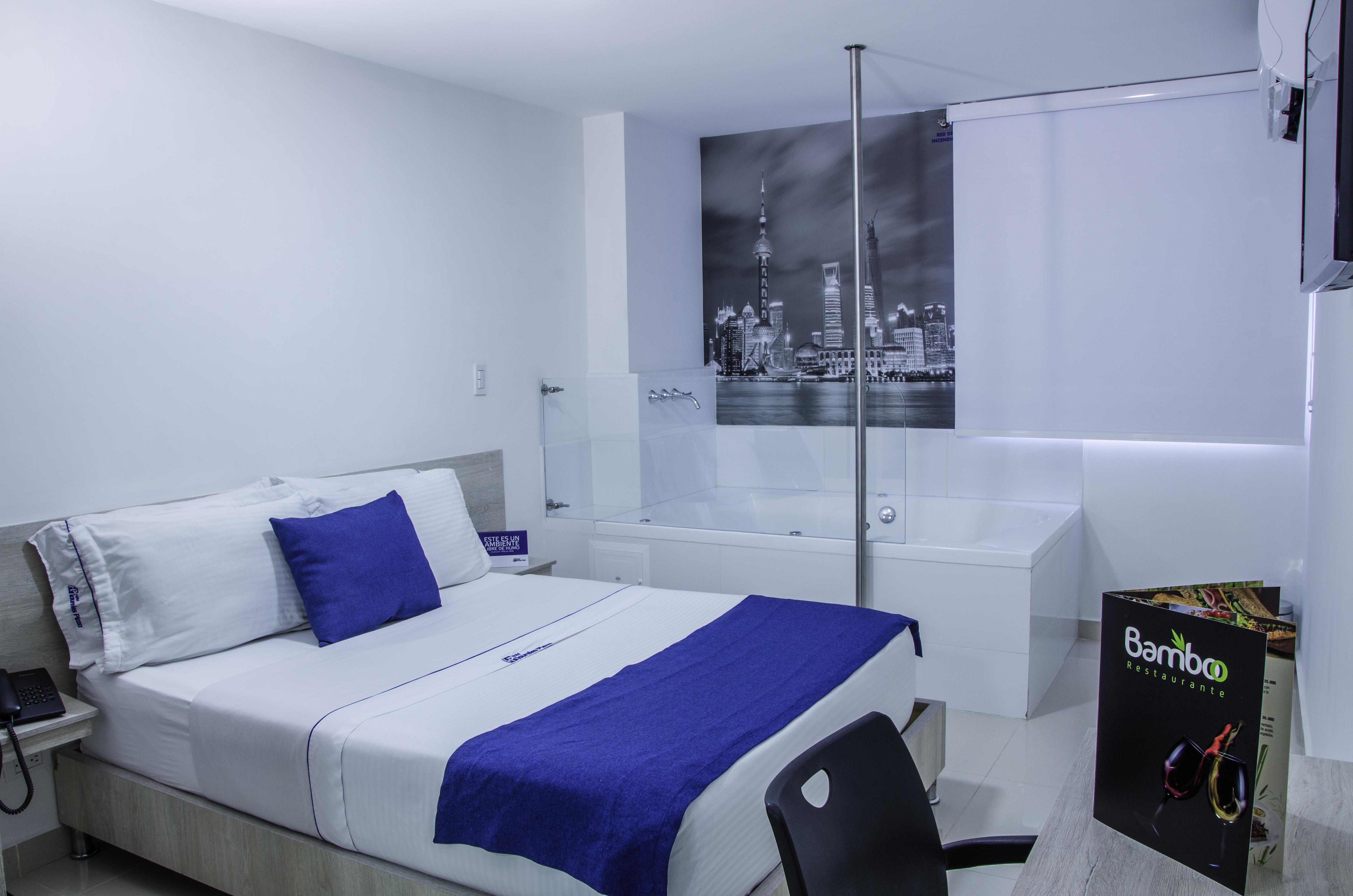Hotel Laureles Plaza 4*