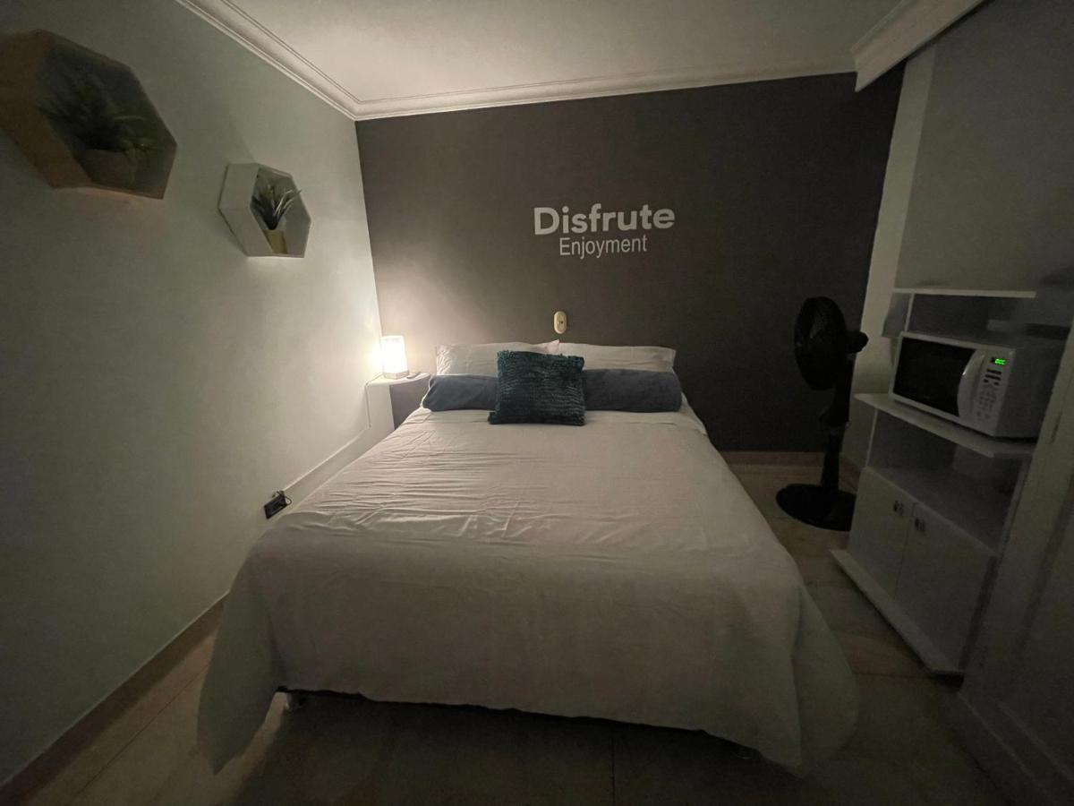 Habitación en casa particular Nuevo Y Comodo Alojamiento Laureles, Habitación Privada *