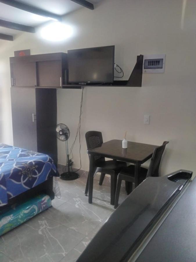 Aparta Estudios Michelle En Robledo A 20 Minutos Del Centro Al Lado De La Universidad Esumer, Imprescindible El Pago De La Primer Noche * Medellín