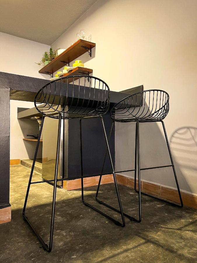Park & Relax: Your Private Garage Apartamento