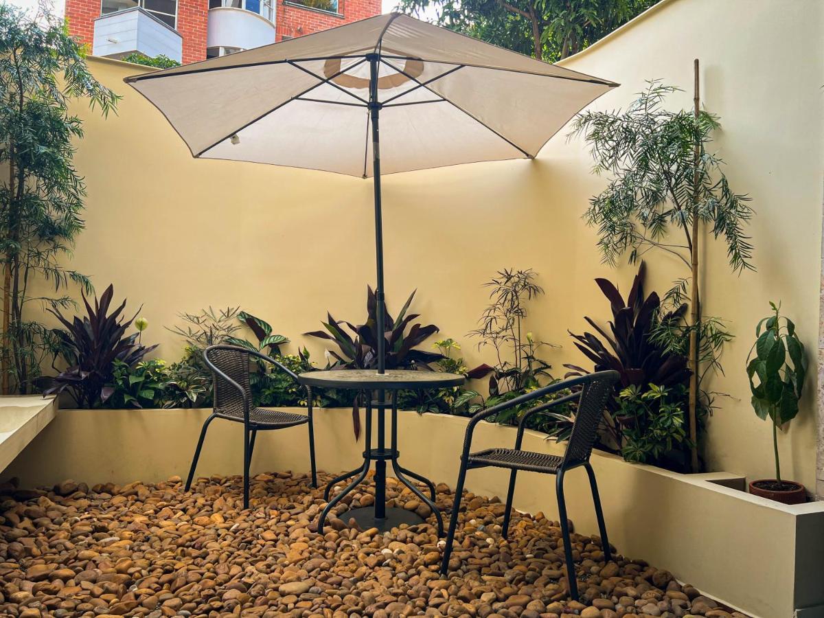 Park & Relax: Your Private Garage Apartamento Medellín