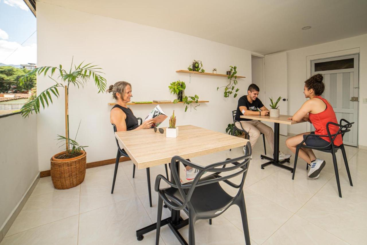 Tu Refugio Acogedor En El Corazon De Medellin Hab Privada A