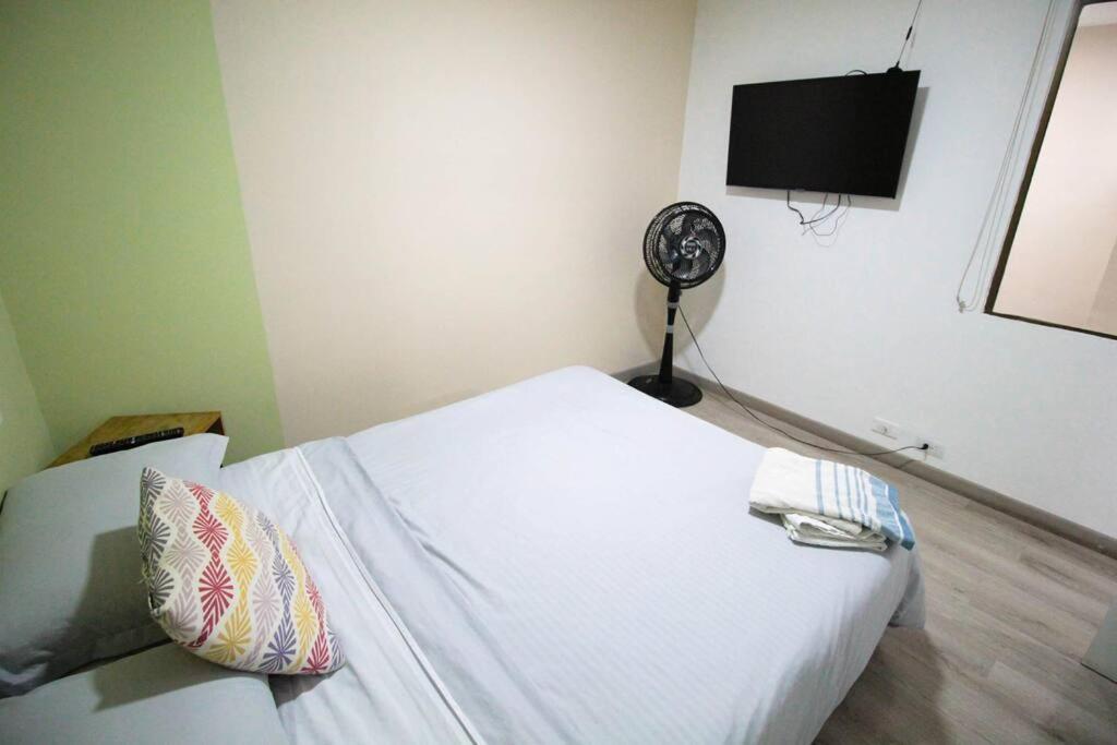 Aparta Estudio Cerca Al Parque Lleras M202 By Roots