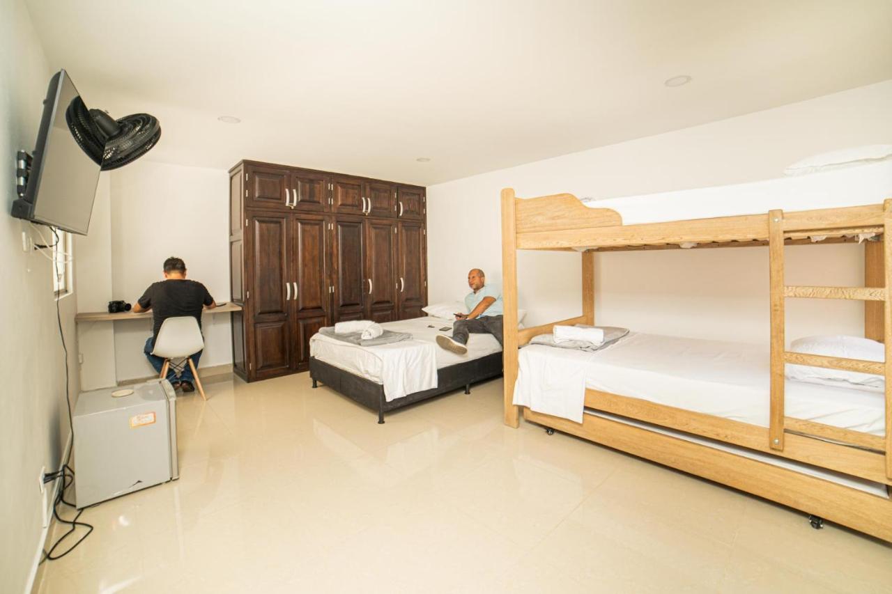 Tu Refugio Acogedor En El Corazon De Medellin Hab Privada A Habitación en casa particular