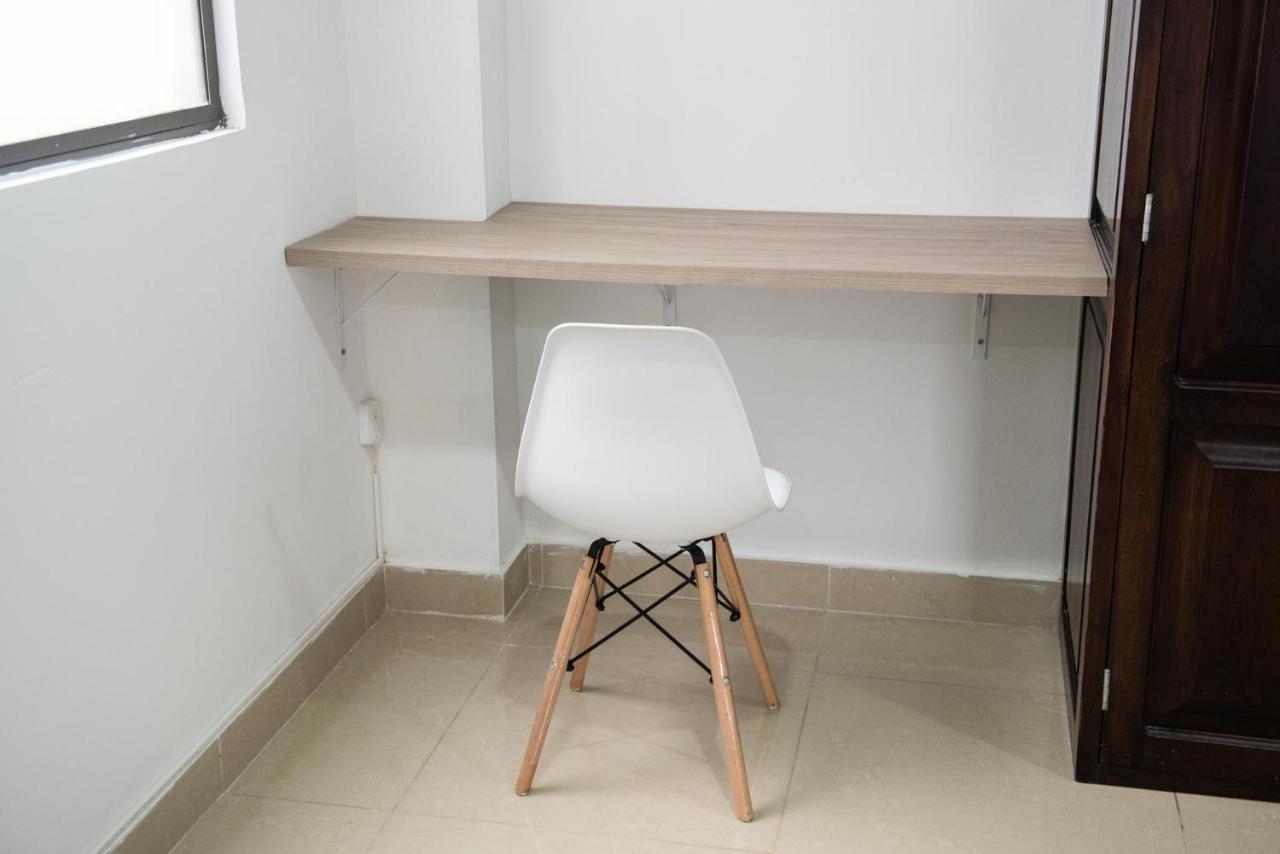 Tu Refugio Acogedor En El Corazon De Medellin Hab Privada A Habitación en casa particular