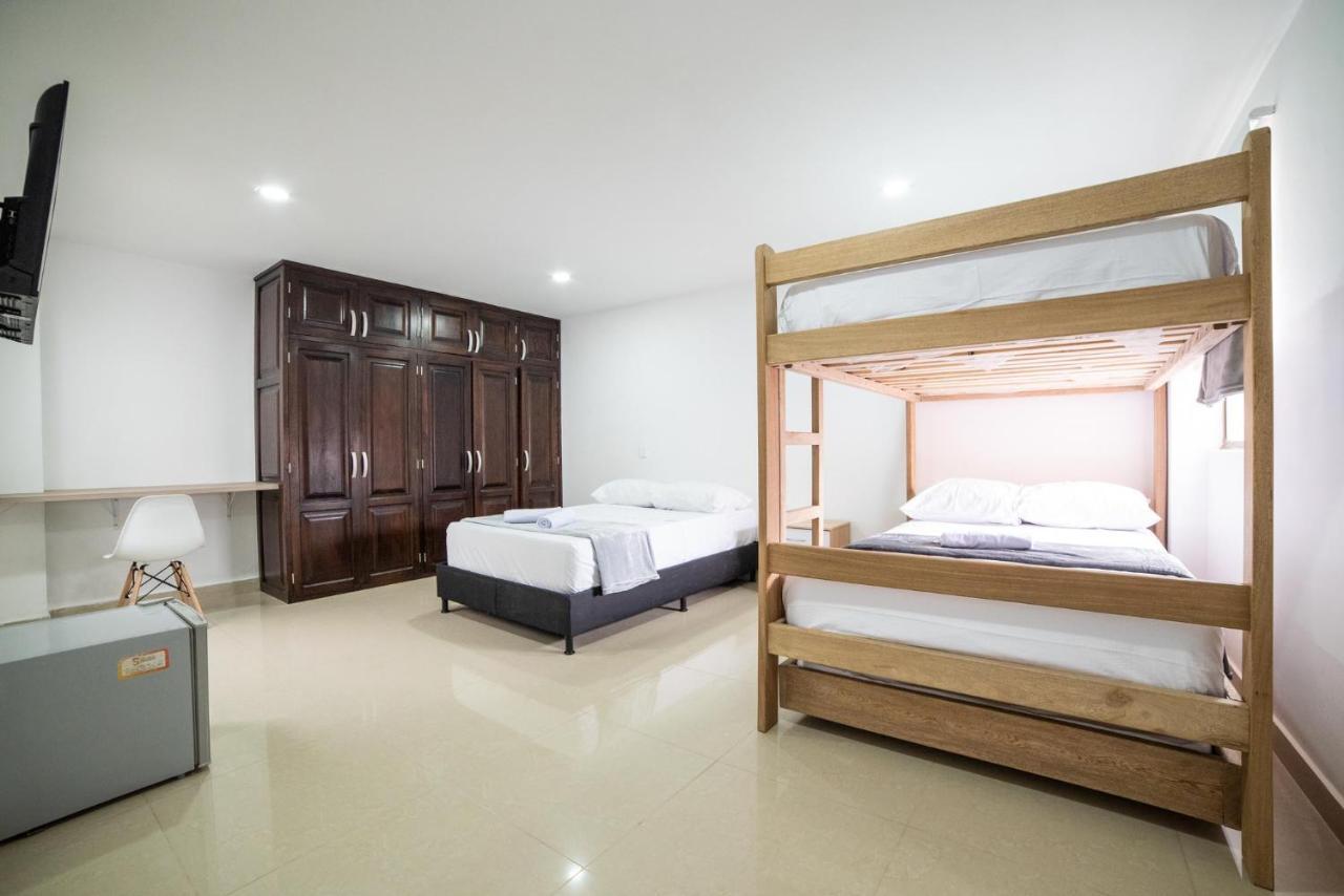 Tu Refugio Acogedor En El Corazon De Medellin Hab Privada A Habitación en casa particular