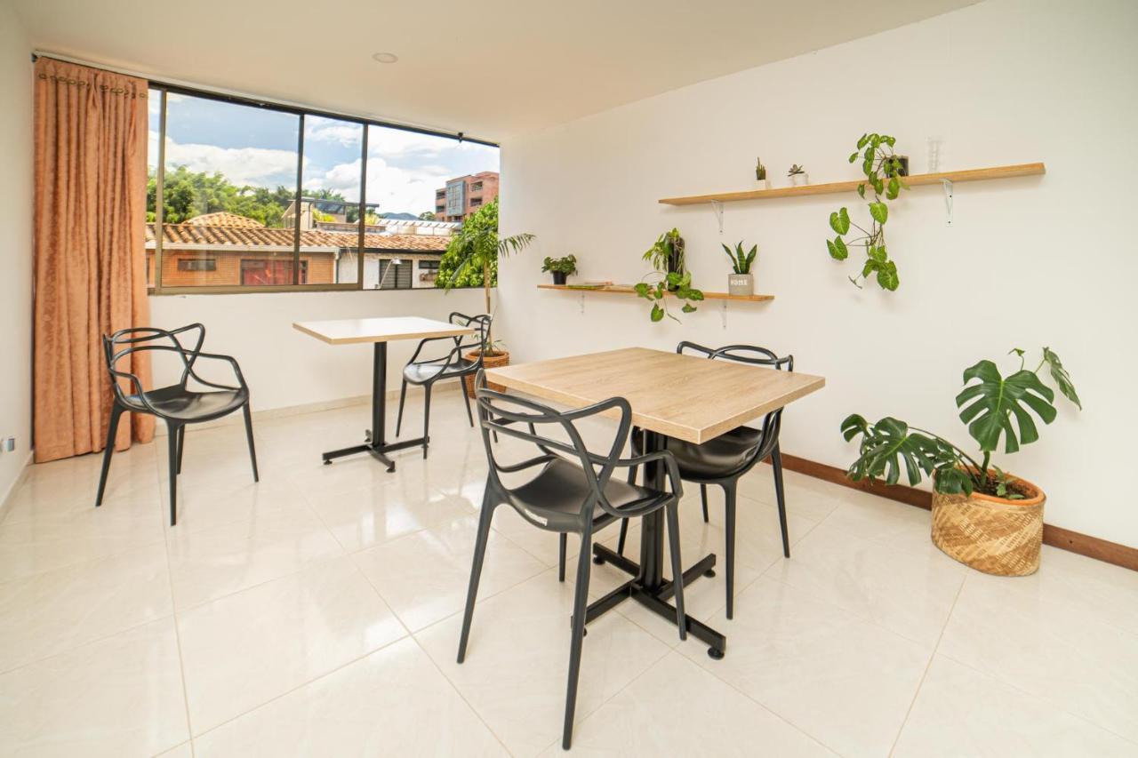 Tu Refugio Acogedor En El Corazon De Medellin Hab Privada A Habitación en casa particular *