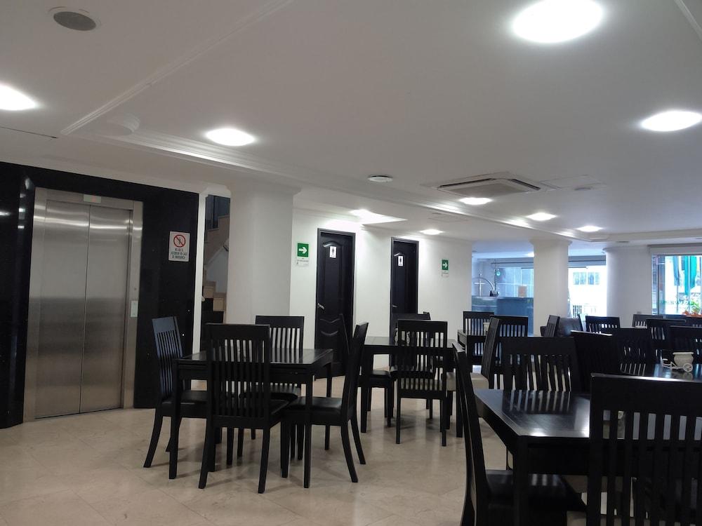 Calasanz Real Hotel