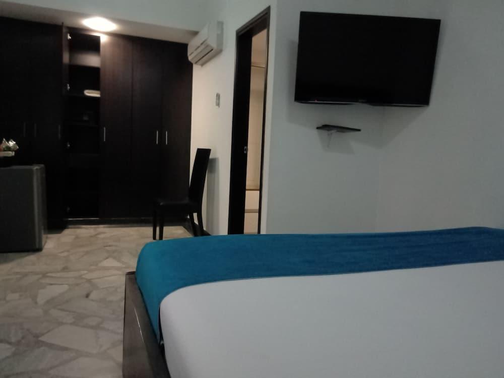 Calasanz Real Hotel 3*