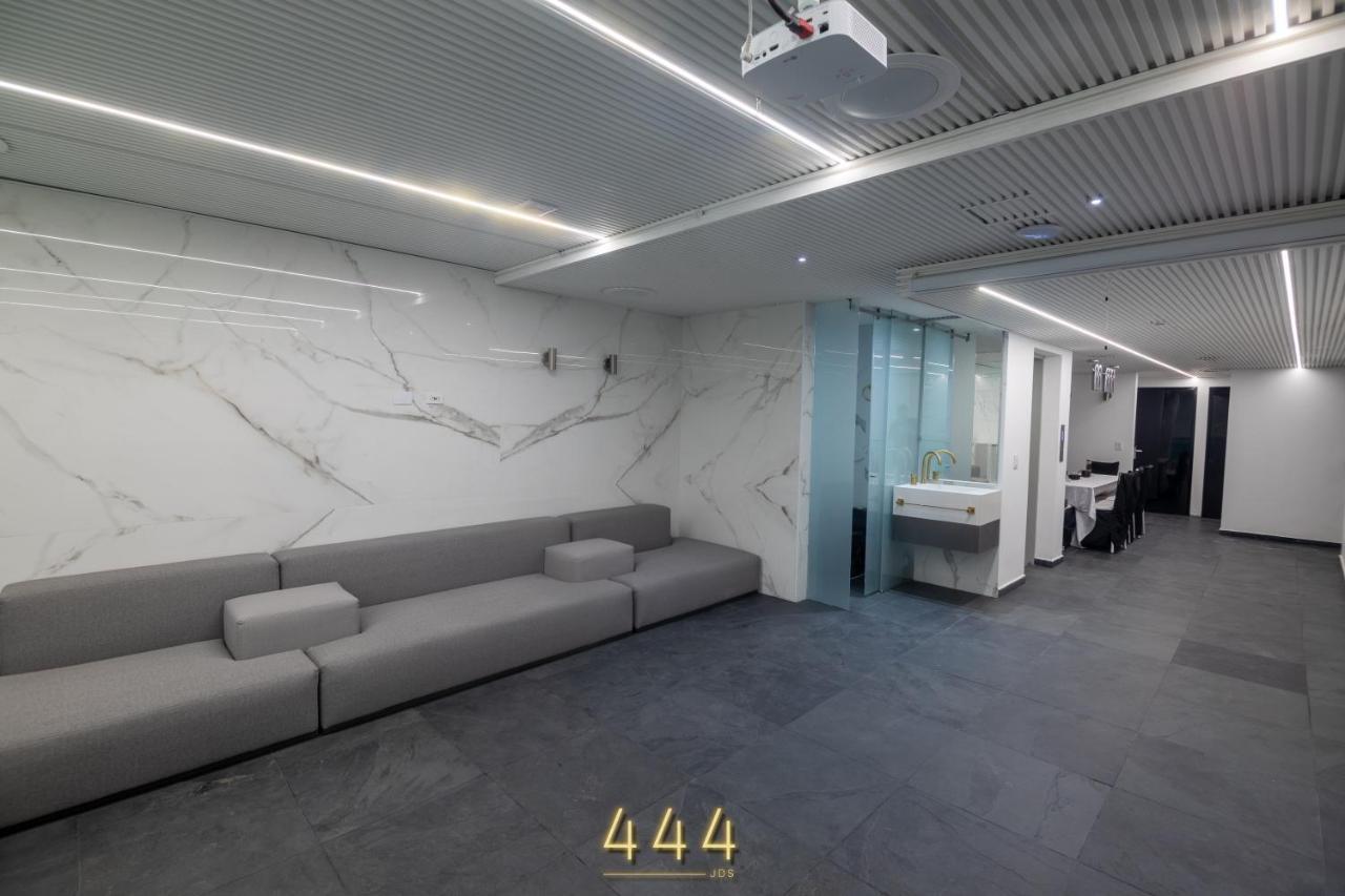 Koo000l Hotel