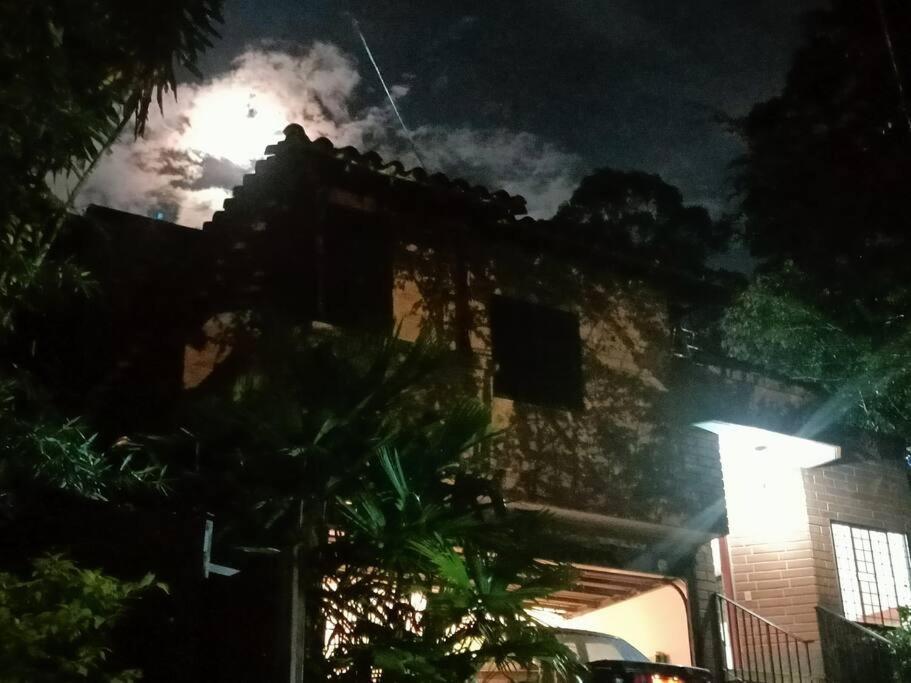 Casa Campestre Poblado 9 Сasa de vacaciones Medellín