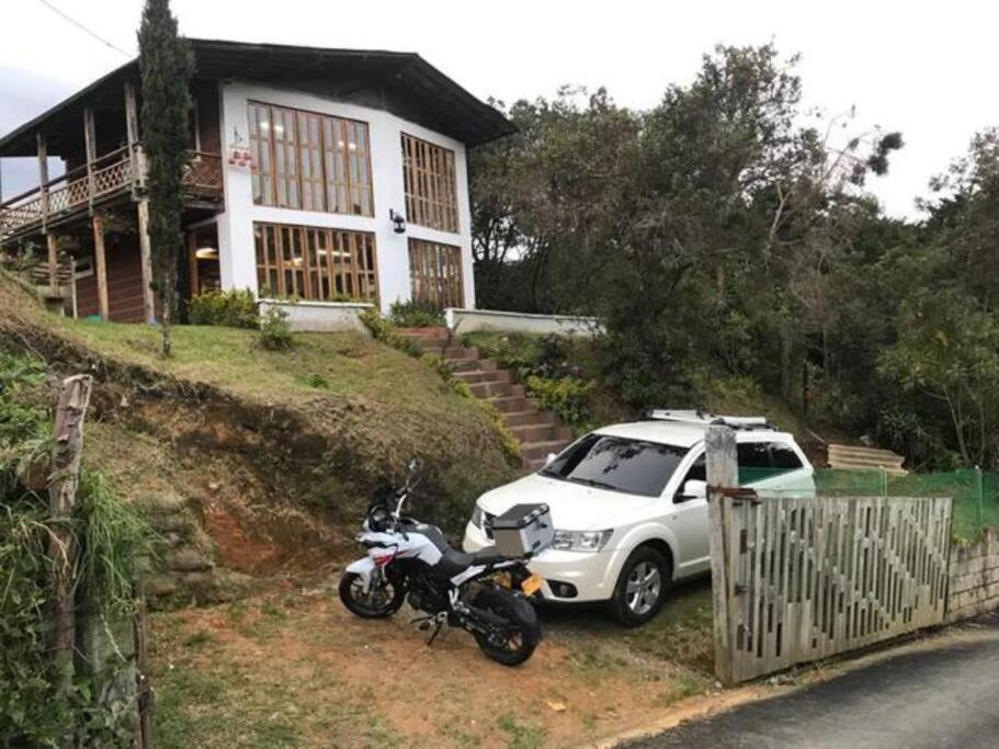 Santa Elena. Refugio De Luz Сasa de vacaciones Medellín