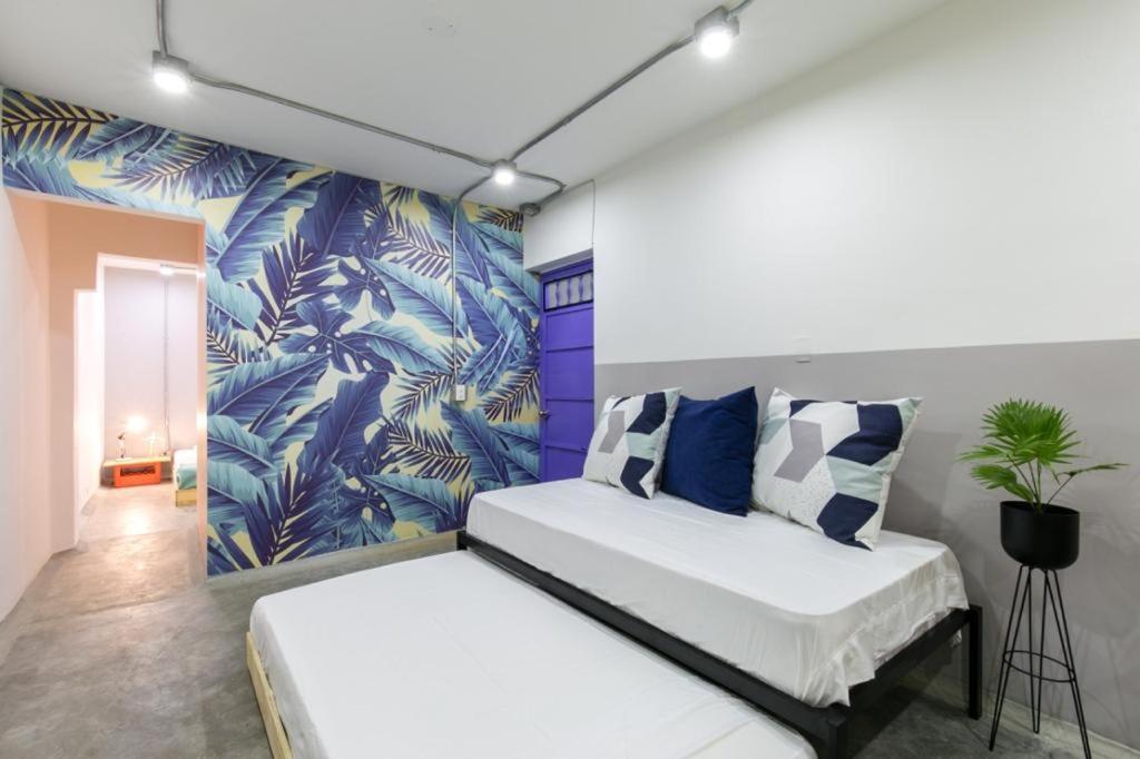 Apartment Amarillo-morado-ocre Medellin