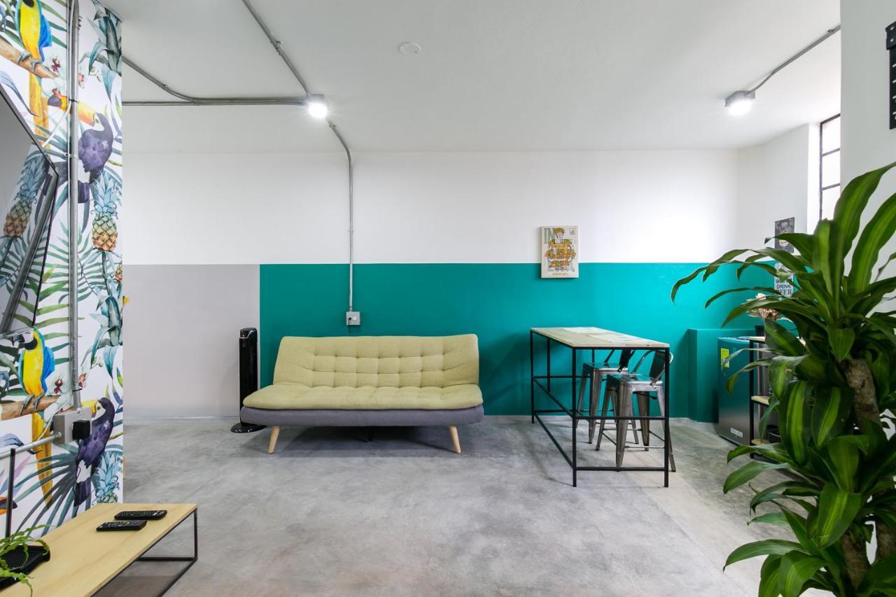 Apartment Amarillo-morado-ocre